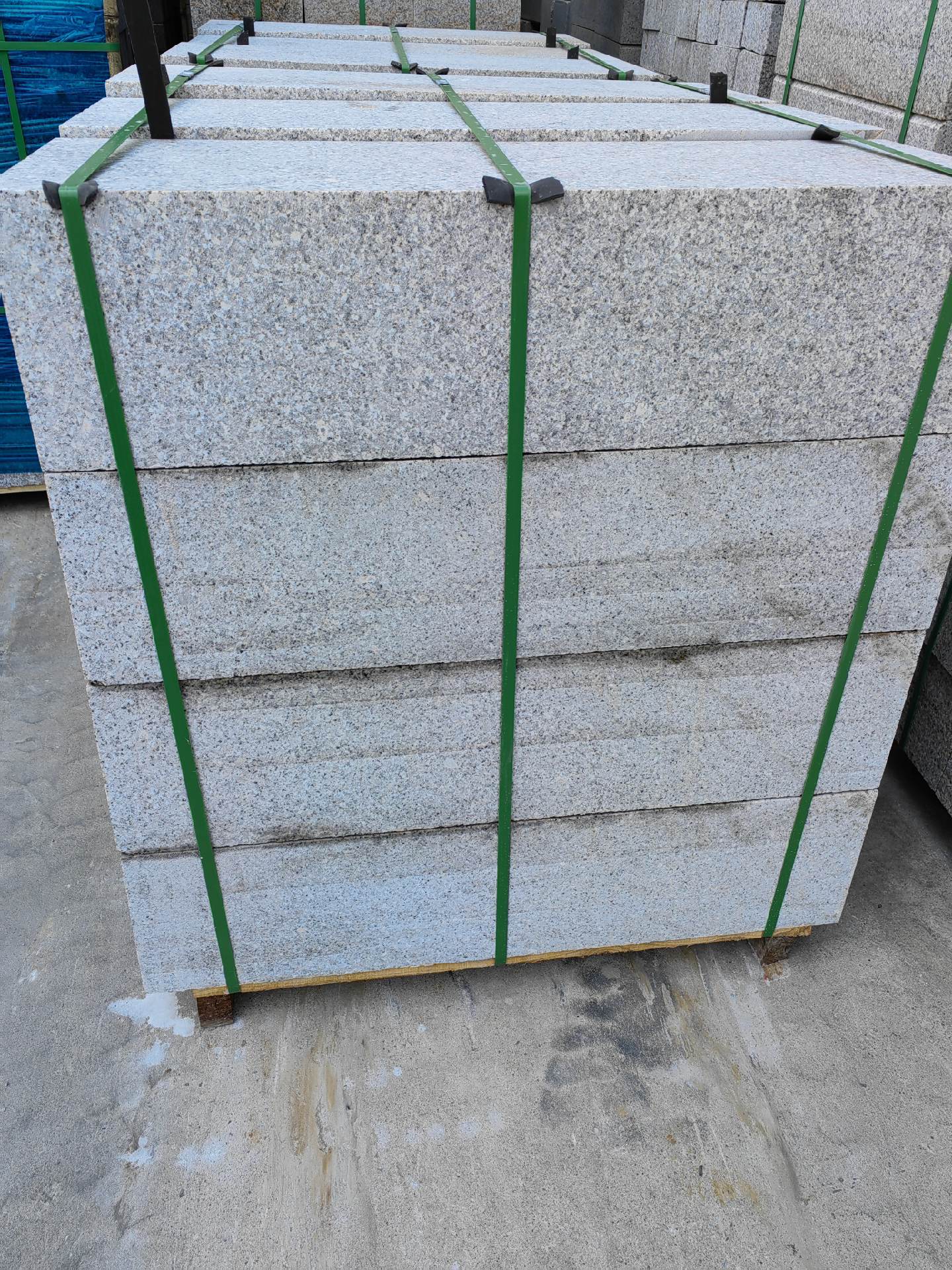 黃銹石外墻干掛石材抗風壓性能測試參考